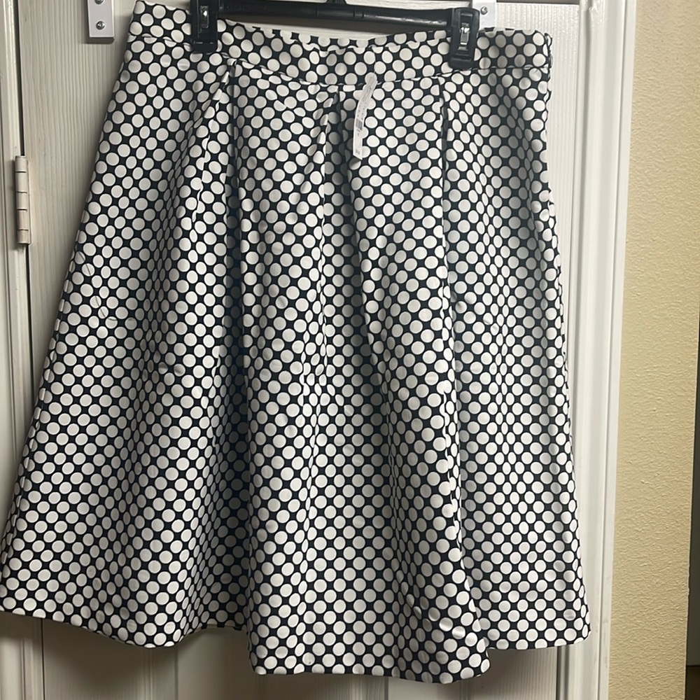 New York and Company pleaded a line black-and-white polkadot skirt